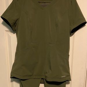 Jaanuu Scrub Set